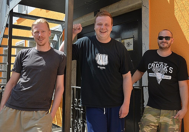 Zwei Jahre sind seit der Neueröffnung vergangen, dieses kleine Jubiläum soll gefeiert werden. Deshalb laden die Betreiber der Paraiba Bar &amp; Club (v.l.) Franz Käser, Sam Rudolf von Rohr und Alexander «Hack» Giger am Freitag, 21. und Samstag, 