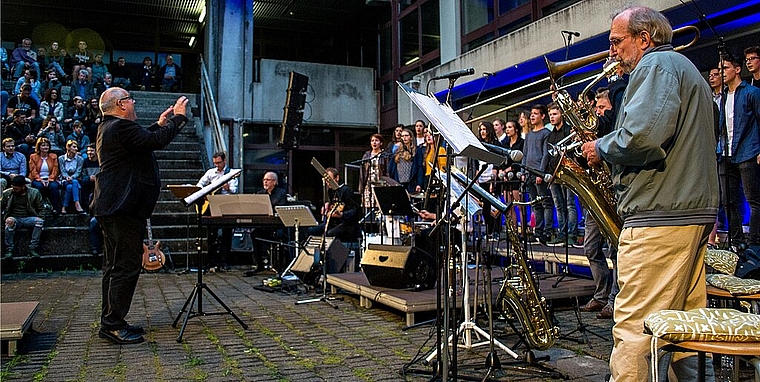 Letztes emotionales Konzert des Musical Chors der Kanti Olten. (Bild: Oliver Healy)