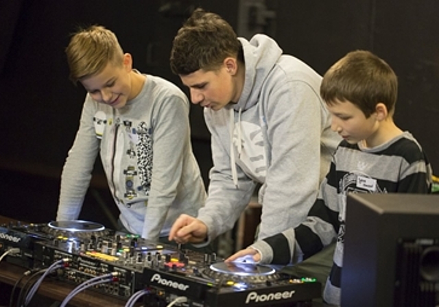 Der Girls &amp; Boys Day soll auch ein Experimentier- und Lernraum für Mädchen und Jungen aus der Region sein. (Bild: ZVG)