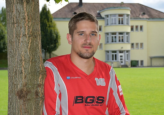 Philippe Meier, Abwehrspieler im Fanionteam der Faustballriege des TV Olten: «Wir sind tiefenentspannt und können voll angreifen.» (Bild: Franz Beidler)