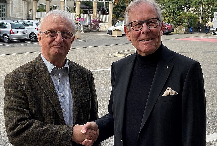 Die beiden Präsidenten, Rolf Büttiker für die Sogas und Ernst Zingg für die sbo, zeigen sich erfreut über den gelungenen Vertragsabschluss. (Bild: ZVG)