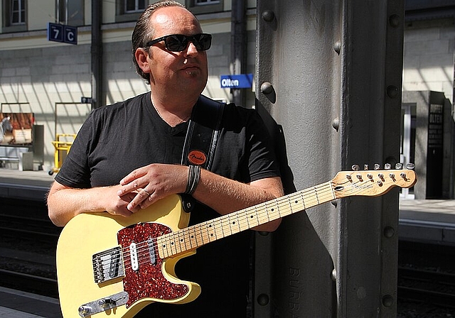 Ständig unterwegs zu Auftritten an allen möglichen Orten in der Schweiz und in Deutschland: Gitarrist Andre Kunz. mim)