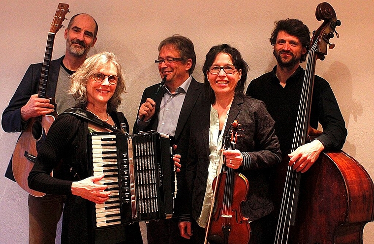 Die Band Crónán wird heute Abend irische Fröhlichkeit und Melancholie in die Oltner Altstadt bringen. (Bild: ZVG)