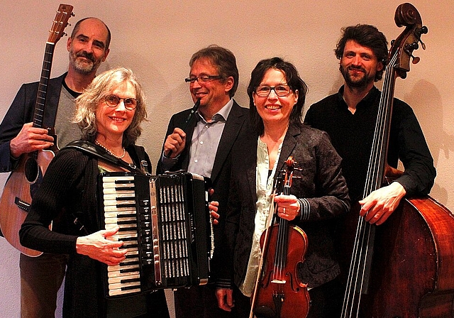 Die Band Crónán wird heute Abend irische Fröhlichkeit und Melancholie in die Oltner Altstadt bringen. (Bild: ZVG)