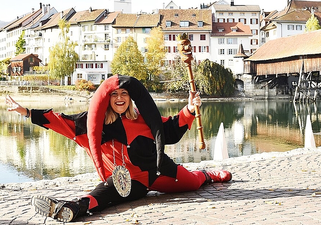 Der sportliche Obernaar Rahel alias Rahel Nobs schafft den Spagat zwischen Familie und Fasnachtstreiben, Teamplay und Einzelauftritt sowie aufregendem Spektakel und gemütlichem Geniessen. (Bild: ZVG)