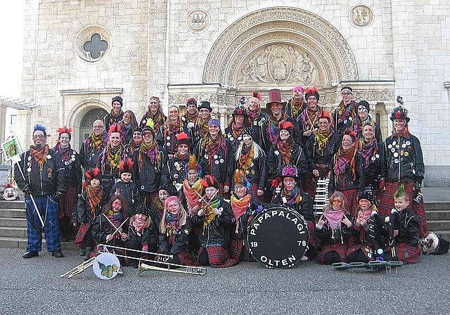 Die Mitglieder der Oltner Gugge Papapalagi waren an der letztjährigen Fasnacht als Punks unterwegs. (Bild: Daniela Friedli)