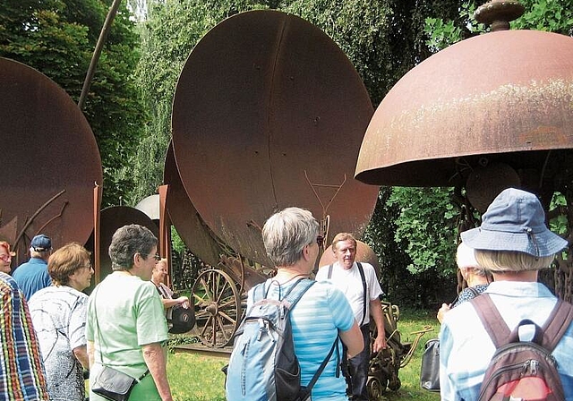 Ein Besuch im Skulpturenpark von Bernhard Luginbühl: Die Grauen Panther Olten und Umgebung unternehmen regelmässig gemeinsame Ausflüge. (Bilder: ZVG)
