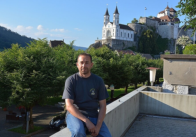 OK-Präsident Maik Sigrist auf der Terrasse des Pontonier-Depots, auf welcher der diesjährige Special Event stattfindet. (Bild: vwe)