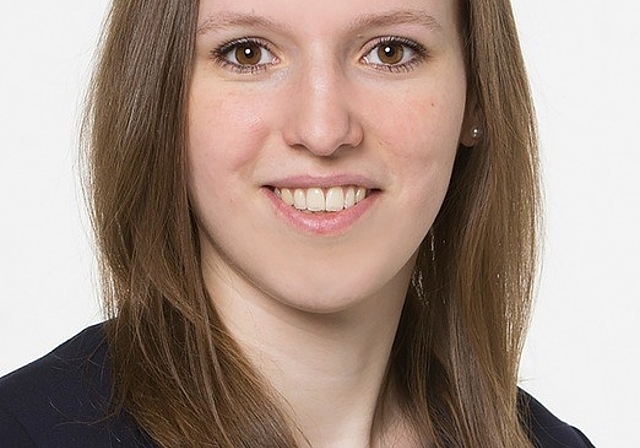 Die Studentin Fabienne Arn aus Olten hat für ihre Bachelorarbeit an der ZHAW den Max Lüthi-Preis der Swiss Chemical Society erhalten. (Bild: Wolf Fotografie, Olten)