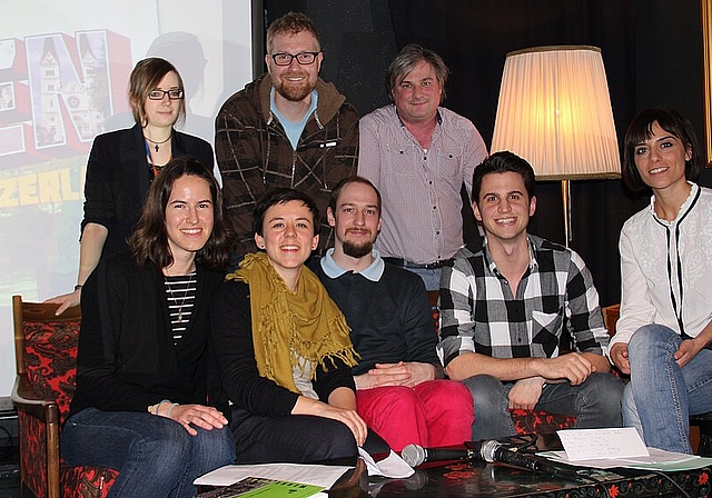 Mischa Gallati (h.r.) präsentierte mit einigen Studierenden die Publikation «Werkstücke #6: Olten» im Coq d’Or. (Bild: vwe)
