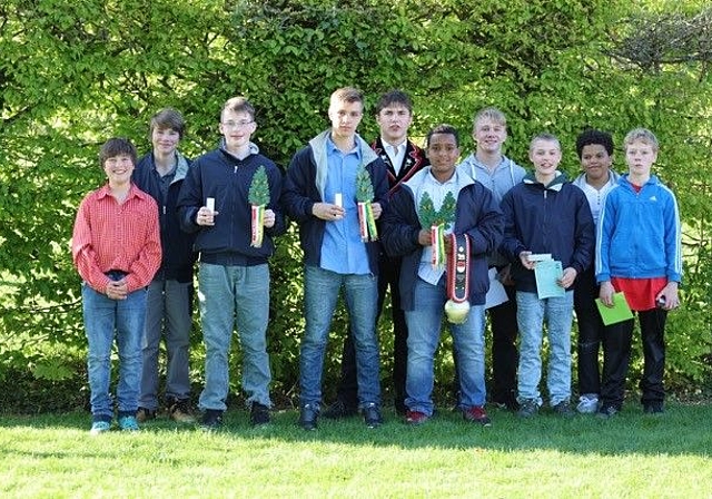 Die erfolgreichen Jungschwinger (v.l.) Conall Bucher, Dylan Bosshardt, Dominik Rotenbühler, Tobias Hengartner, Ivan Lüscher, Sinisha Lüscher, Rafael Schwander, Jonas Hengartner, Benoit Brüederli und Ramon Barmettler. 
