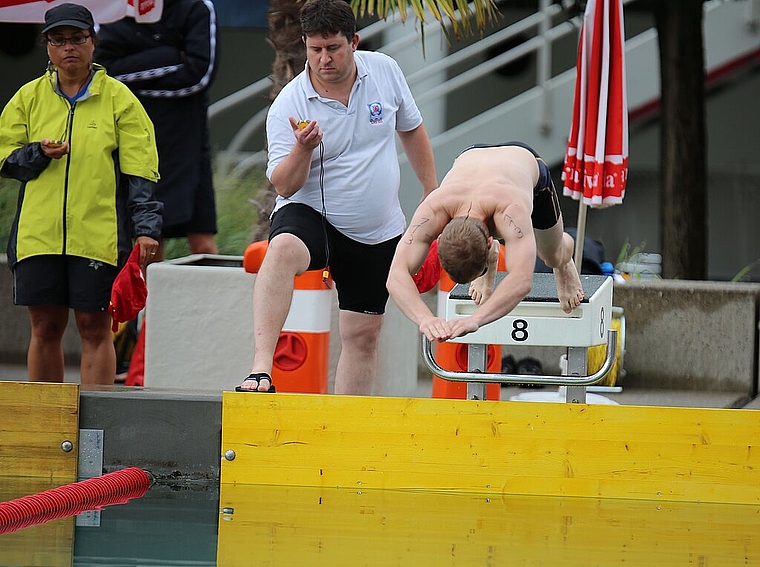 Die Zeit ist entscheidend bei einer Rettung (Archiv RWO 2015). Die regionalen Schwimmwettkämpfe in Olten dienen jeweils als Pulsmesser für die Schweizer-meisterschaften. (Bild: ZVG)