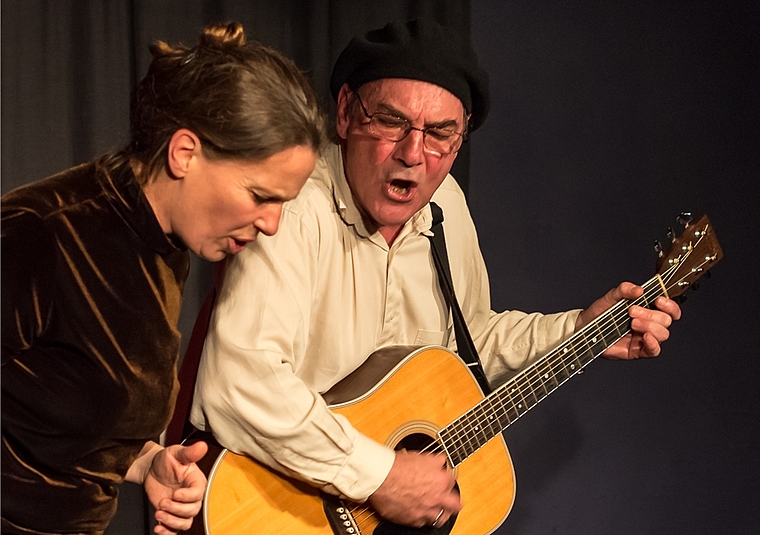 Kämpferisch und optimistisch: Mat Callahan und Yvonne Moore interpretieren amerikanische Folk-Lieder. (Bild: ZVG)