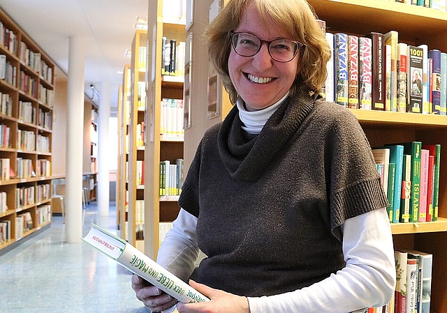 Ob mit oder ohne Umzug freut sich die neue Leiterin der Stadtbibliothek darauf, was die Zukunft für die Stadtbibliothek Olten bereithält. (Bild: mim)