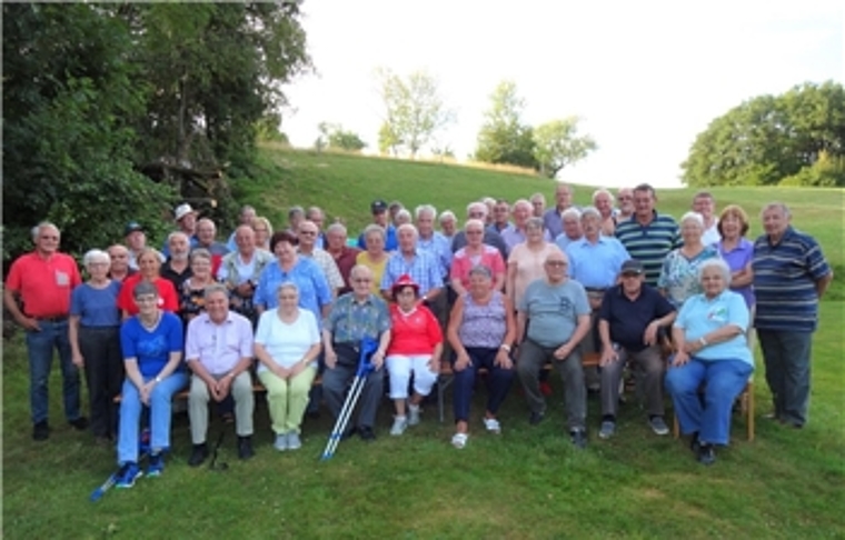 57 Schützenveteraninnen und -veteranen trafen sich auf der Munimatte in Obergösgen zum traditionellen Grillplausch mit Pétanque. (Bild: ZVG)
