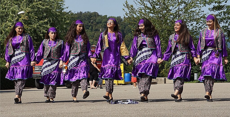 Unzählige Besucher aus vielen Nationen erfreuten sich an der Live-Musik und den verschiedenen Tanzdarbietungen des traditionellen Sommerfests vom Verein Nordstern-Aarburg. (Bild: ZVG)