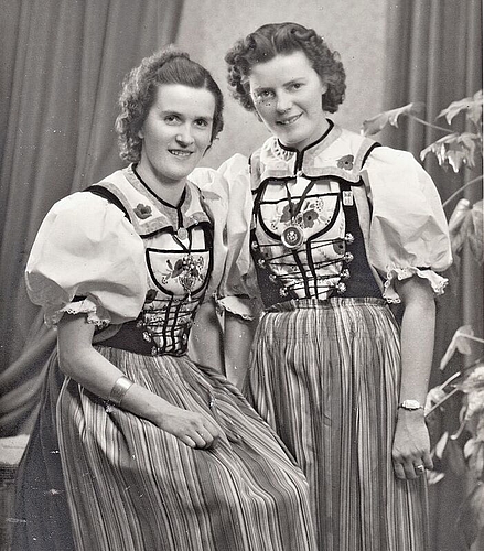 Das Jodelduett Geschwister Husy in der Solothurner Tracht. (Bilder: ZVG)