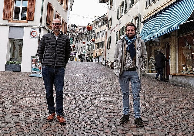 Der Vorstand rund um die Co-Präsidenten Andreas Jäggi (l.) und Darko Bosnjak versuchen der Stadt trotz Corona Adventsstimmung einzuhauchen. (Bild: mim)