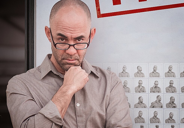 Mit Sprachwitz und Glasharfenspiel im Schwager Theater: Simon Chen. (Bild: ZVG)