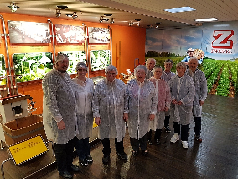 Der Obst- und Gartenbauverein Lostorf besuchte die Firma Zweifel Chips in Spreitenbach (AG). (Bild: ZVG)