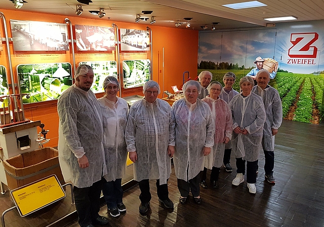 Der Obst- und Gartenbauverein Lostorf besuchte die Firma Zweifel Chips in Spreitenbach (AG). (Bild: ZVG)