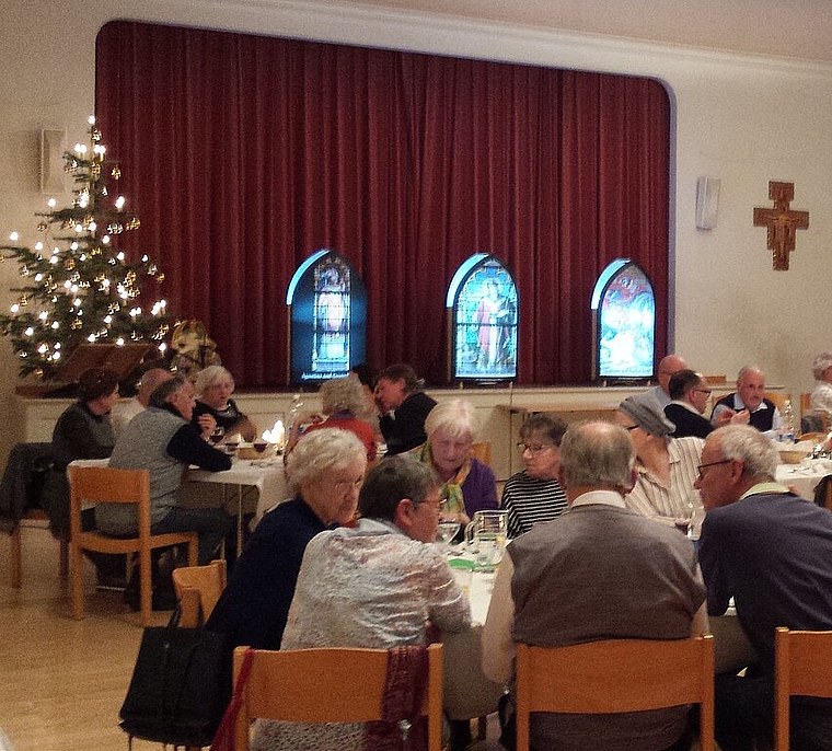 Jeder und Jede ist an der gemeinsamen Weihnachtsfeier am Montagabend, 24. Dezember um 19 Uhr im Josefsaal der Kirche St. Martin willkommen. (Bild: ZVG)
