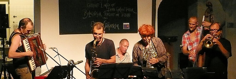 Die legendäre Federlosband spielt morgen in der Galicia Bar. (Bild: ZVG)