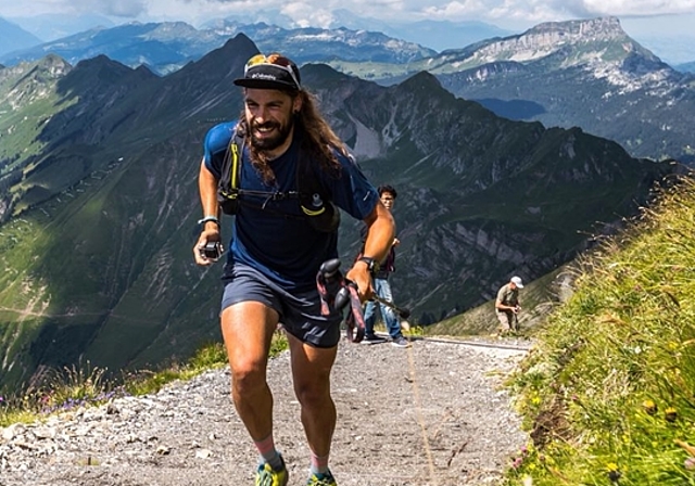 Schlussspurt auf das Brienzer Rothorn: Als letzten von insgesamt 23 Gipfeln erklomm der Oltner Thomas von Büren gemeinsam mit Sandro Mirasolo am 15. Juli den Berg in den Emmentaler Alpen und feierte das Ende des Projektes «Summits of Switzerland» 