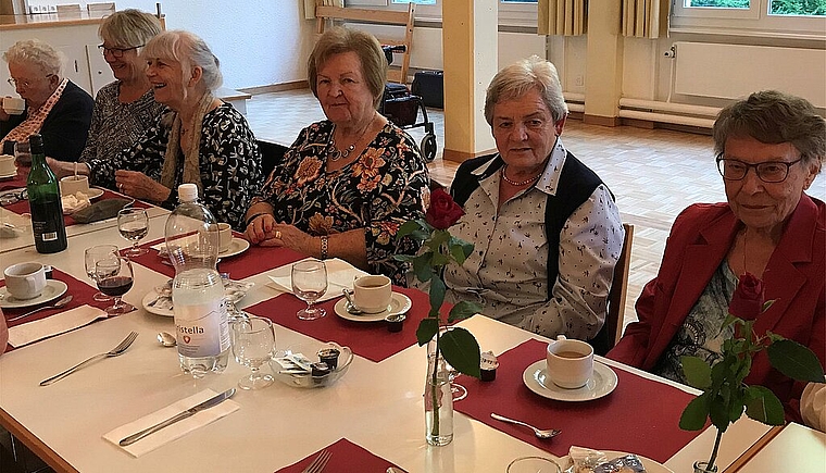 Zahlreiche Jubilarinnen und Jubilaren nahmen an der Geburtstagsparty der Musikgesellschaft Trimbach teil. (Bild: ZVG)