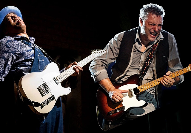 Mit Willie J. Laws, Prophet der Funky Texas Music und Rob Mo, charismatischer Morblus-Frontman bringt Veranstalter Next Stop Olten am Sonnerstag, 13. September zwei Blues-Gitarristen der Extra-Klasse in die Vario Bar, damit sie sich ein explosives Gi