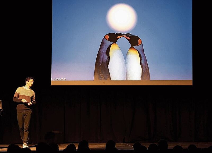 Der junge Fotograf Levi Fitze verbringt viel Zeit in der Natur und kann so immer wieder eindrückliche Tierfotografien schiessen. (Bild: André Albrecht)
