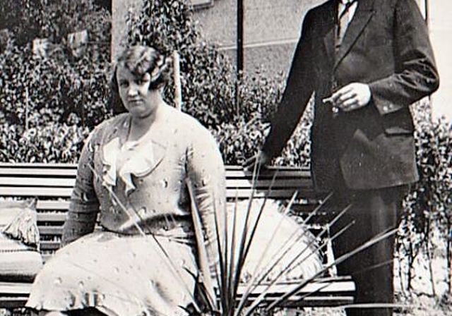 Frieda und Jules Altenburger-Rütti erwarben das Haus Käppelistrasse 15 und erfüllten sich den Berufswunsch einer Biscuitsbäckerei.
