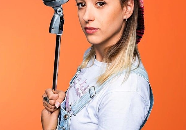 Lisa Christ moderiert erstmals am Sonntag, 16. Juni auf SRF1 die «Comedy Talent Show». (Bild: ZVG)