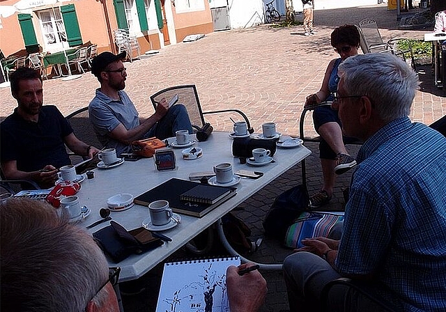 Am vergangenen Samstag trafen sich zwanzig «Urban Sketchers» zum Malen in der Oltner Altstadt. (Bild: H. Gloor)
