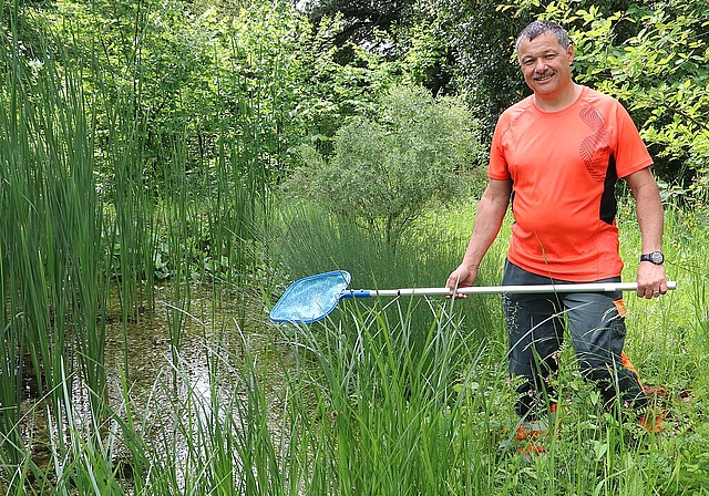 Walter Egger, der neue Bereichsleiter Gärtnerei, setzt künftig auf mehr Naturnähe bei der täglichen Arbeit. (Bild: mim)