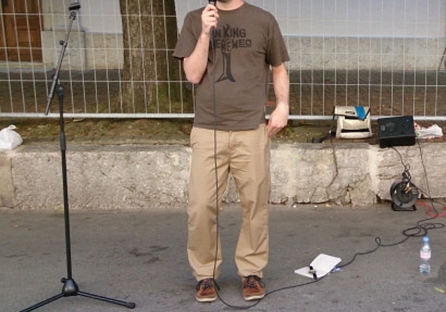 Slam Poet Kilian Ziegler an der Kulturplatzeinweihung 2018.(Bild: ZVG)