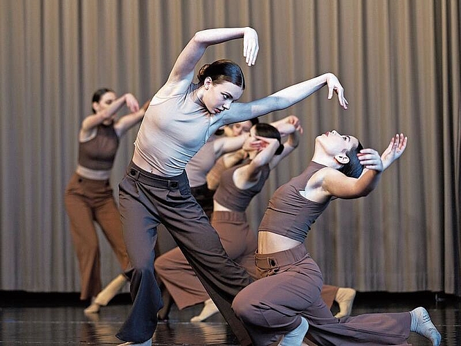 Ausdrucksstark: der Gruppentanz der Förderklasse Jugendliche bei der Qualifikation für die Weltmeisterschaft in der Kategorie Contemporary Dance. (Bild: HDFoto)