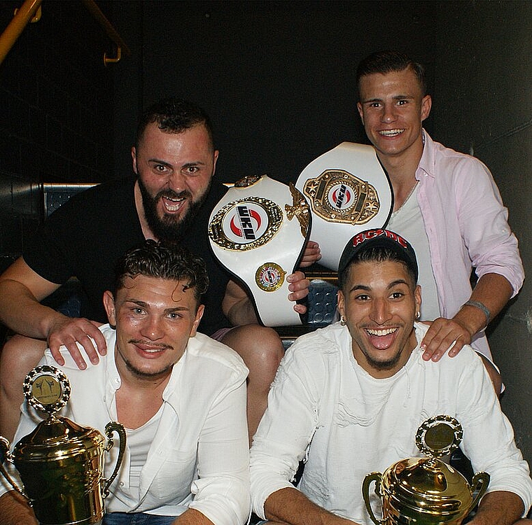 Titel-Quartett des Brothers Gym Olten: Sazan «Kimbo» Memedi (h.l.), Balu Birchler (h.r.), Ueli Birchler (v.l.), Jihed Hamami (v.r.). (Bild: ZVG)