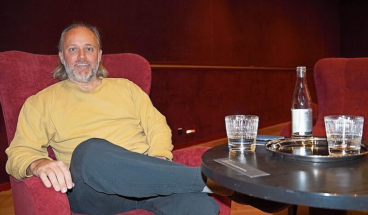 Beschäftigt mit Verkaufsverhandlungen und Erweiterungs- und Expansionsplänen: Konrad «Kinokoni» Schibli im Kino Capitol. (Bild: AGU)