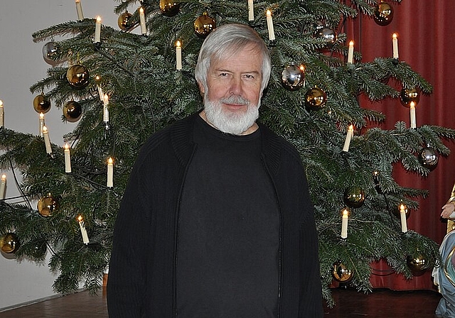 Werner Good im Josefsaal der St. Martinskirche: «Ich hoffe, dass ich am 24. Dezember viele Gäste begrüssen darf». jpi)
