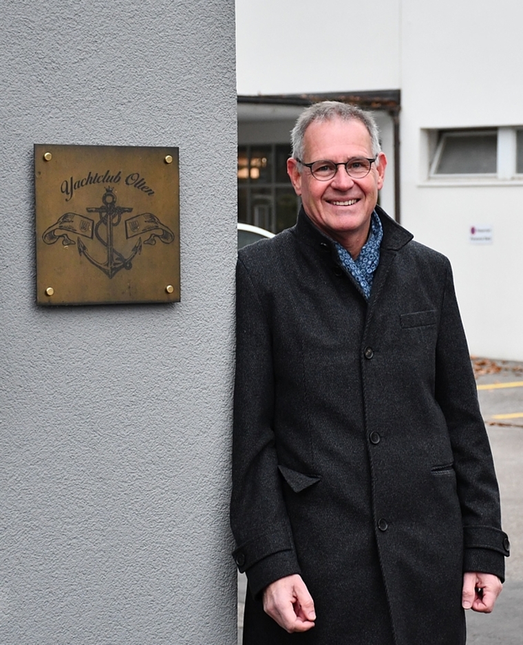Stefan Nünlist, Präsident des Yachtclubs Olten, vor der Schlosserei Genussfabrik in Olten, dem inoffiziellen Klublokal. (Bild: Franz Beidler)