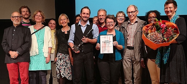 Den diesjährigen Sozialpreis 2018 nahm Zentrumsleiter Christoph Wüthrich (Mitte) für das Cultibo entgegen. (Bild: ZVG)