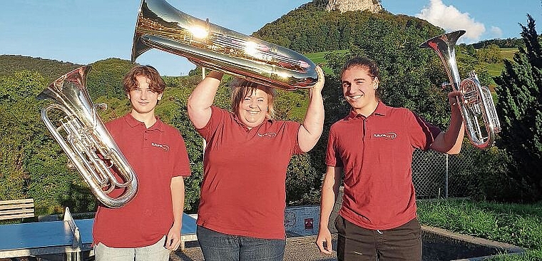 Yanick Wagner, Regula Bitterli und Luca Paolella (v. l.) freuen sich auf das Lager und das nächste Konzert.  (Bild: Tamara Bindt)