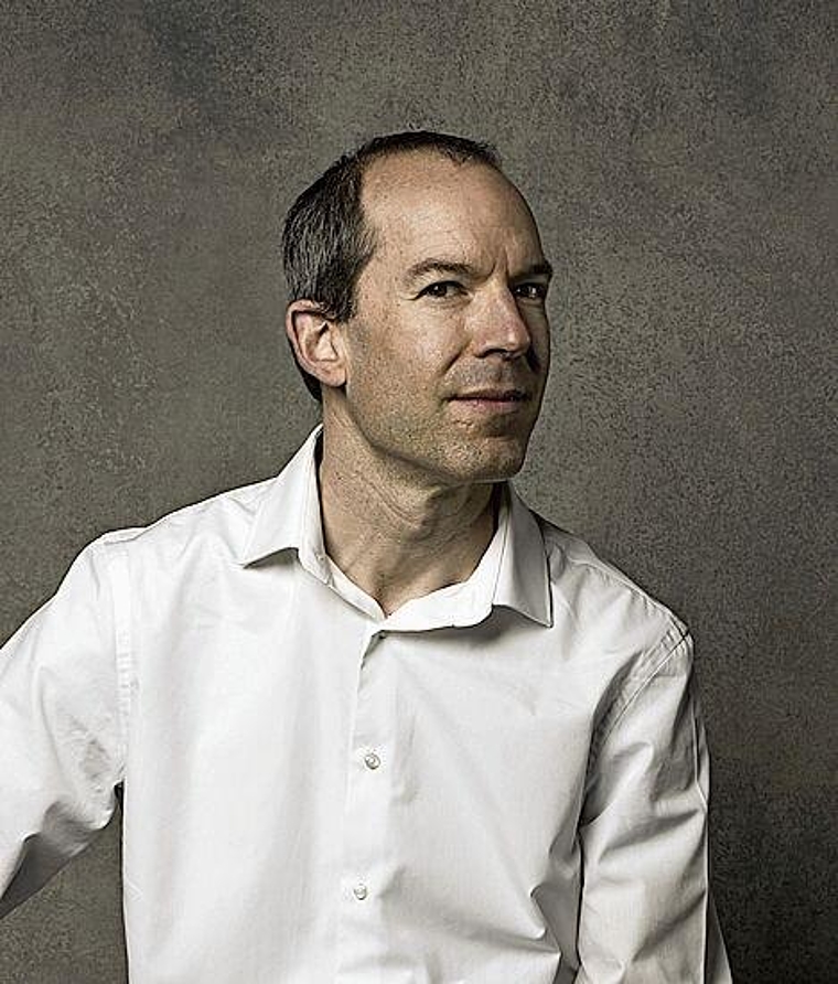 Elie Peter, Kommunikationsverantwortlicher und Schriftsteller.