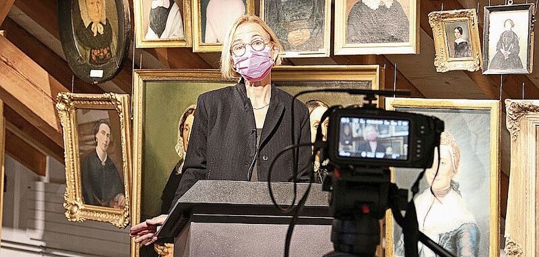 Da die Vernissage abgesagt werden musste, wurde die Rede von Regierungsrätin Susanne Schaffner aufgezeichnet. (Bild: mim)
