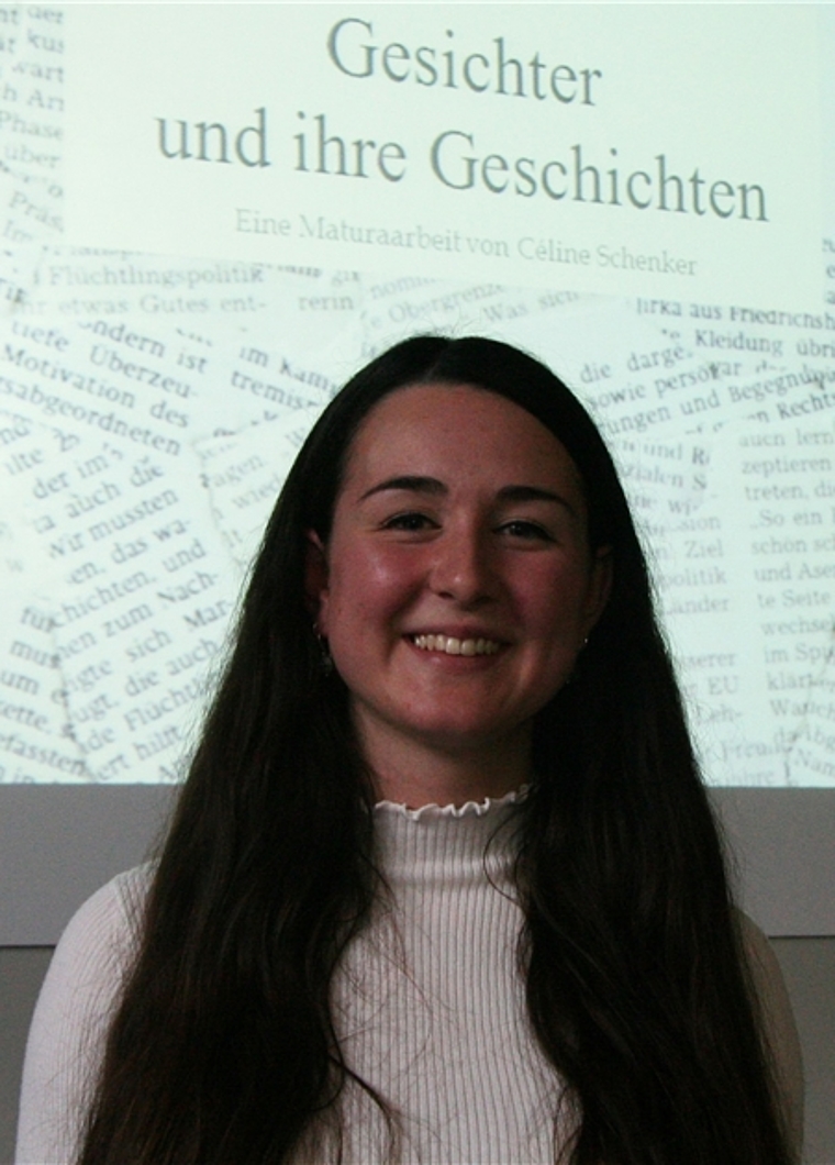 Céline Schenker, 4aM, aus Trimbach präsentierte ihre Arbeit zur Flüchtlingsthematik «Gesichter und ihre Geschichten» gekonnt. (Bild: ZVG)