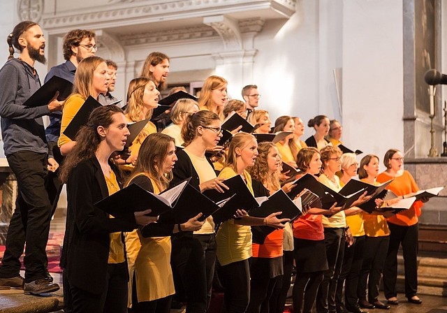 Am kommenden Sonntag, 24. September präsentiert der generationsübergreifende Chor «Cho(h)renschmaus» sein neustes Projekt «MusiCH» in der Oltner Pauluskirche. (Bild:  ZVG)
