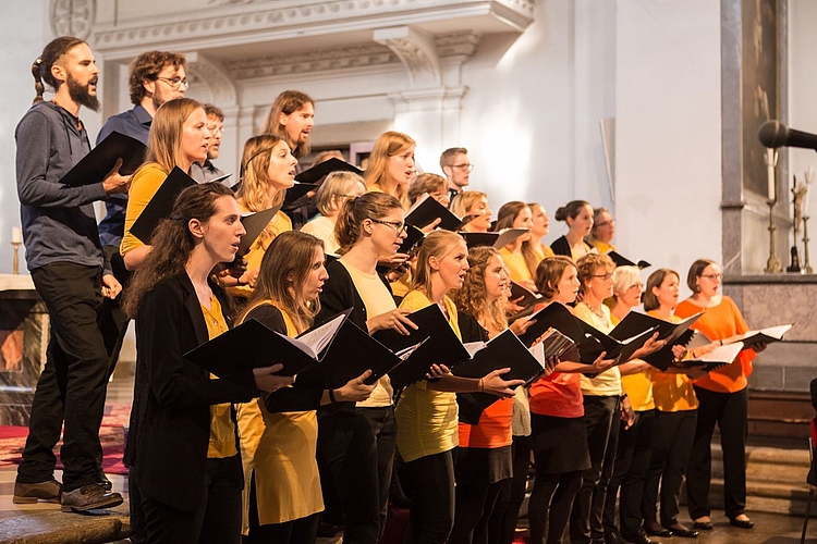 Am kommenden Sonntag, 24. September präsentiert der generationsübergreifende Chor «Cho(h)renschmaus» sein neustes Projekt «MusiCH» in der Oltner Pauluskirche. (Bild:  ZVG)

