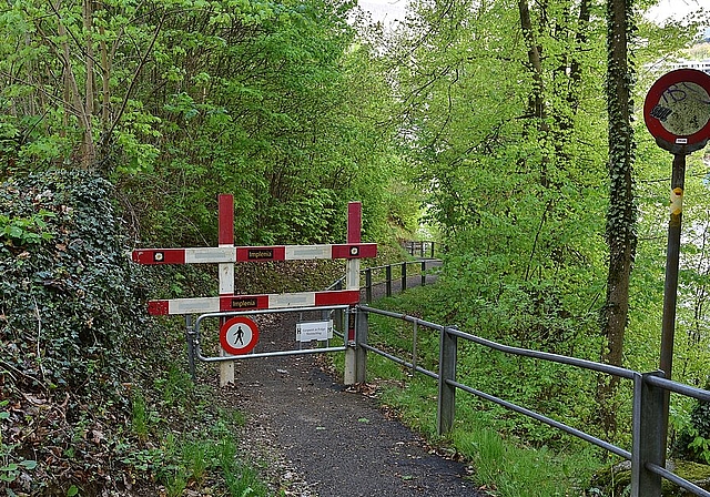 Der Chessilochweg ist seit geraumer Zeit für Fussgänger gesperrt. (Bild: Bruno Kissling)