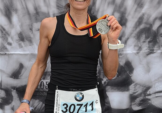 Maurer holte sich mit einer Zeit von 2.57.34 Stunden den 7. Rang in der Kategorie «Frauen 40» und den 68. Rang Overall. (Bild: ZVG)
